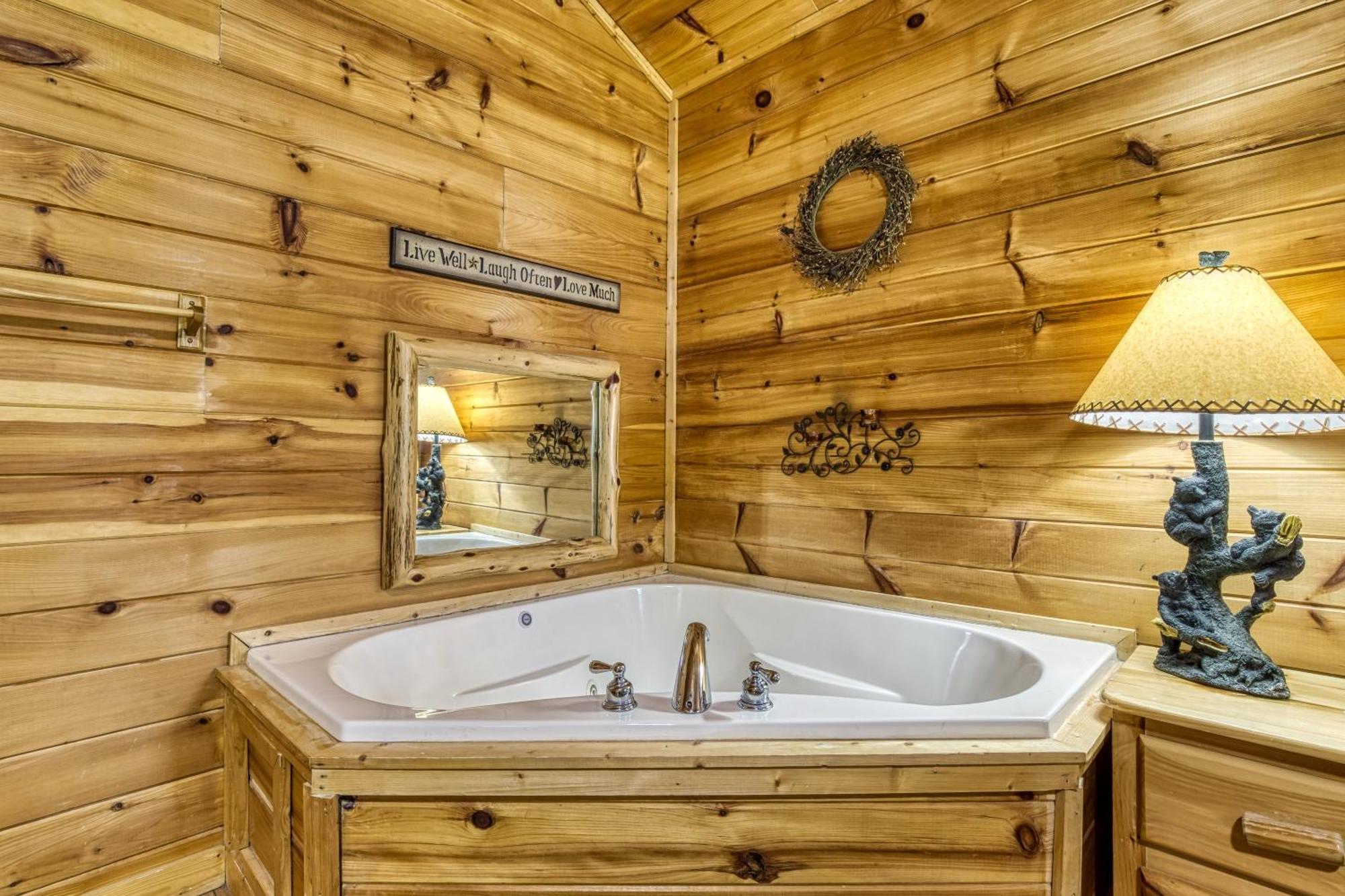 Suite Sensations, Hot Tub, Pool Table, 1089 Free Tickets Each Paid Day, Dollywood And More Pigeon Forge Exterior foto