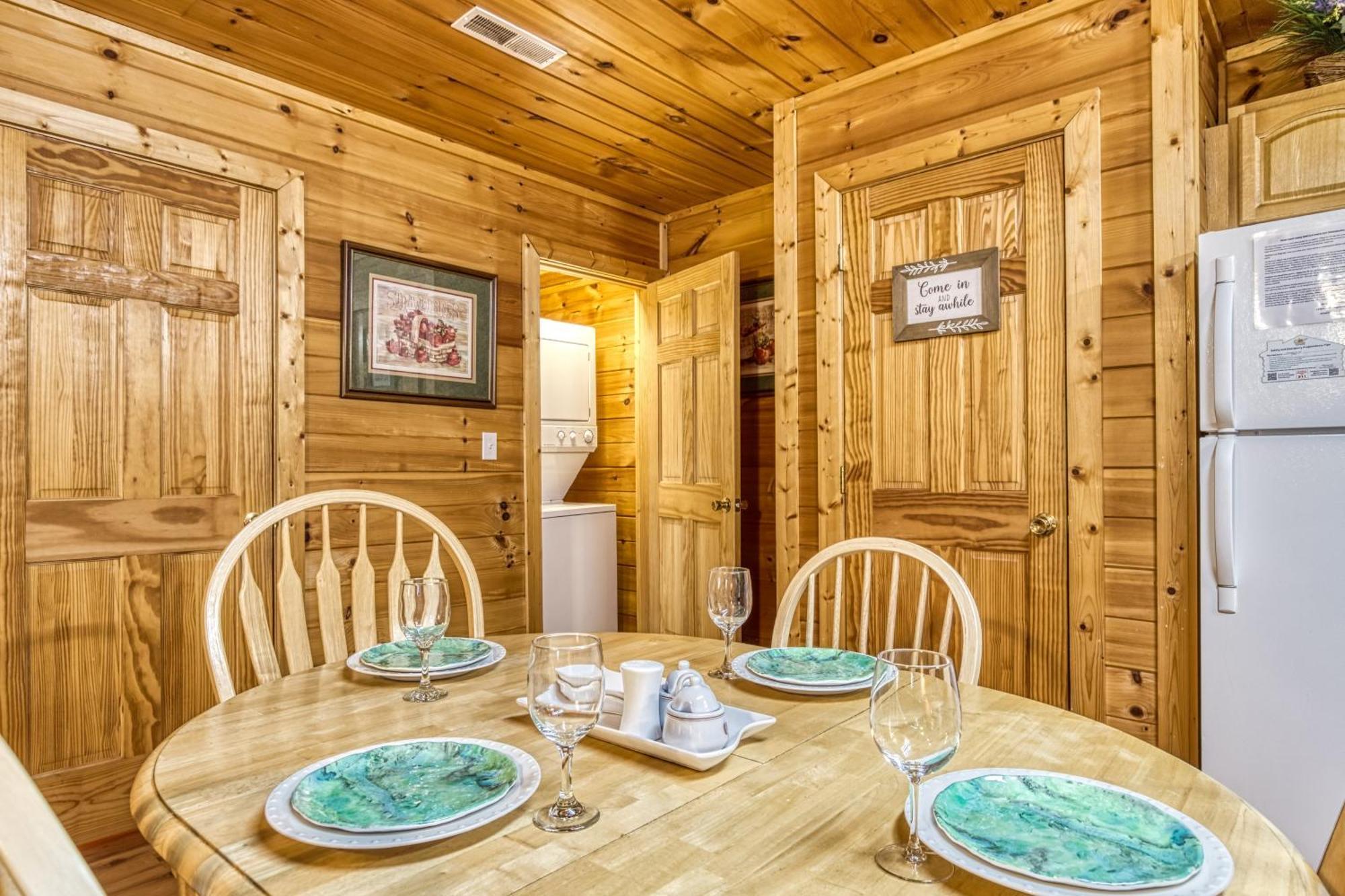 Suite Sensations, Hot Tub, Pool Table, 1089 Free Tickets Each Paid Day, Dollywood And More Pigeon Forge Exterior foto